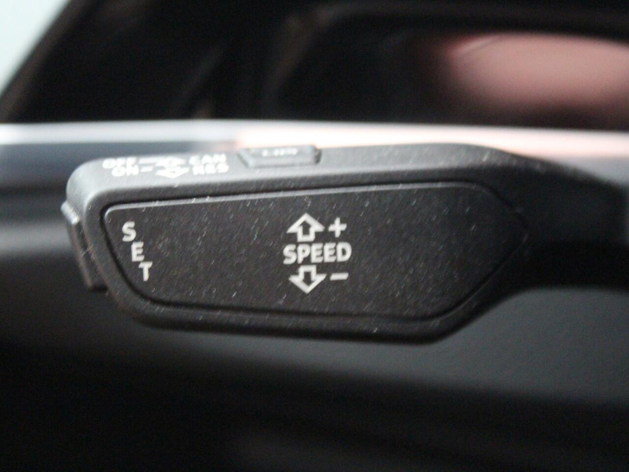 Audi Q3 35 TFSI S edition | Navi | Camera | Stoelverwarming |*