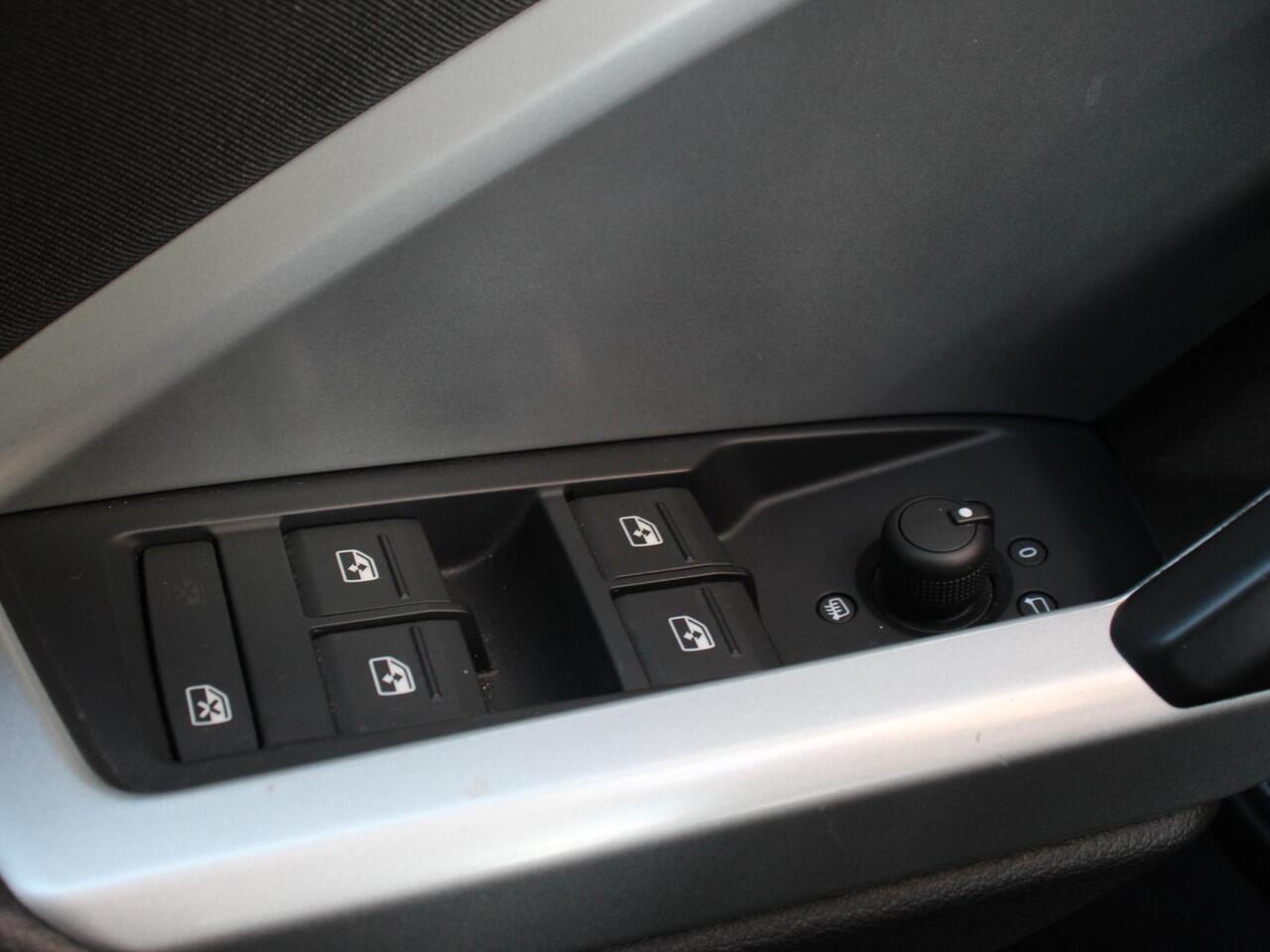 Audi Q3 Sportback 45 TFSI Attitude Plus PHEV 245 PK | Climatronic | Adaptive Cruise control | PDC V + A | Navigatie | Elektrische Kofferbak | Lichtmetalen Velgen