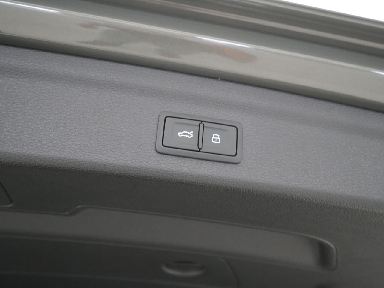 Audi Q3 35 TFSI 150 pk S-Tronic S line edition Trekhaak, Navi, Led, Pdc, Car play 28