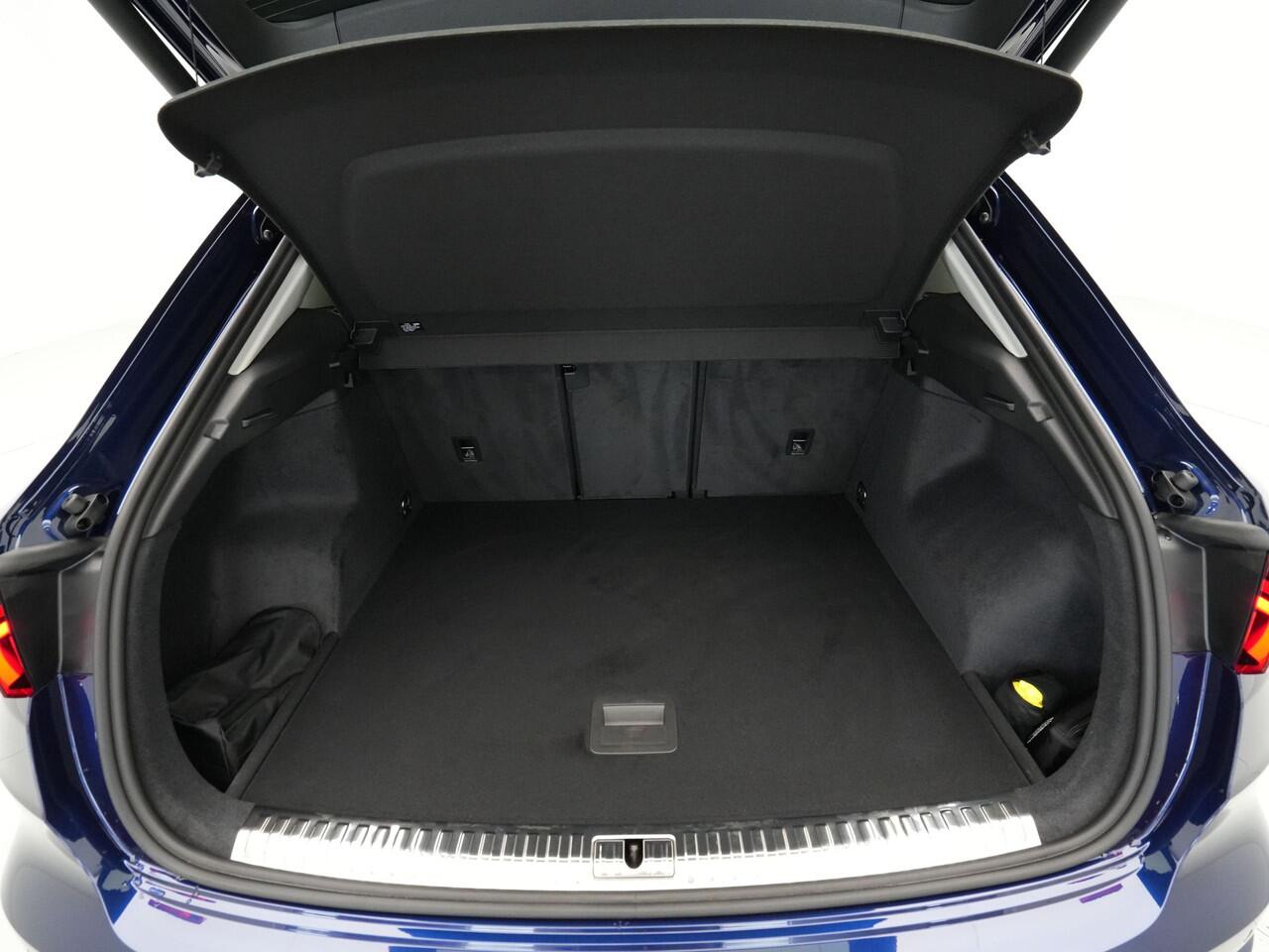 Audi Q3 35 TFSI 150 pk S-tronic Advanced edition Trekhaak, Navigatie, Sportstoelen, Adaptive Cruise, Sportpakket