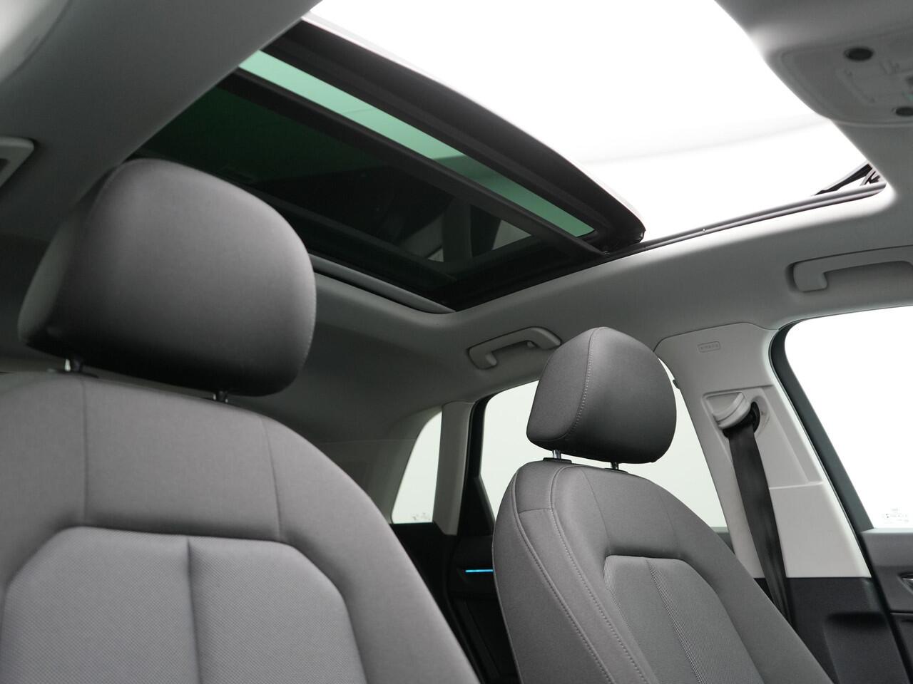 Audi Q3 45 TFSI e S Line Plug In Hybrid 245pk Dealer O.H PHEV | Trekhaak Af Fabriek | Panodak | Adaptive Cruise | Sportstoelen Verwarmd | Apple Carplay | Keyless | Navigatie | Virtual | DAB |