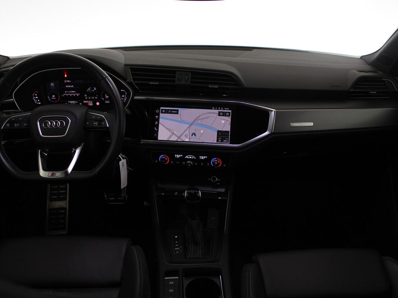 Audi Q3 35 TFSI S edition | Navi | Camera | Stoelverwarming |*