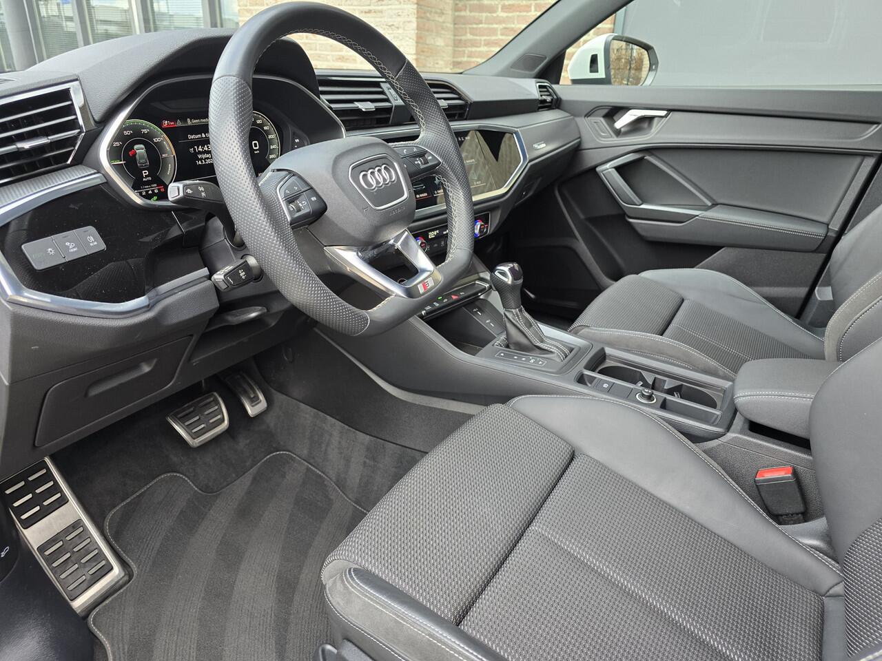 Audi Q3 45 TFSI e S edition PLUG IN HYBRID S-LINE AUT VIRTUAL COCKPIT 245 PK LED STOELVERWARMING ADAPTIVE CRUISE CONTROL AFGEVLAKT STUURWIEL