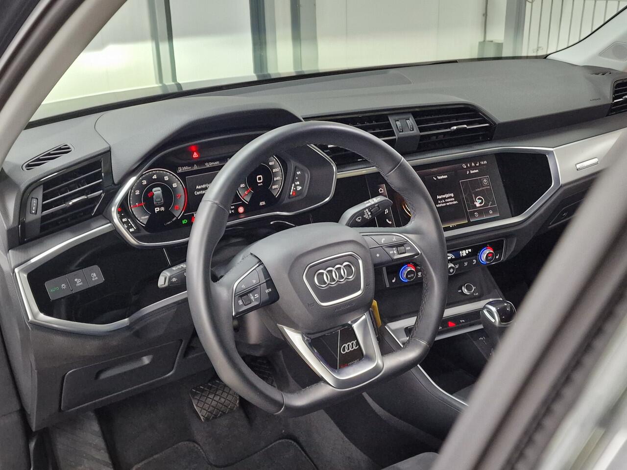 Audi Q3 35 TFSI 150pk S-Tronic S-Line | Camera | Leder/alcantara, Cruise control