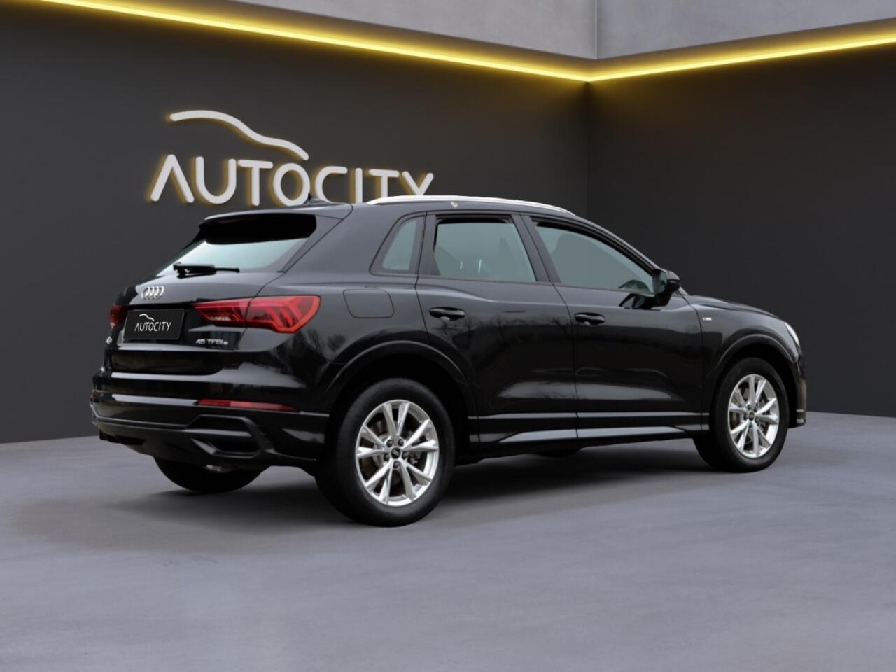 Audi Q3 45 TFSI e S line Virtual l Camera l Sportstoelen