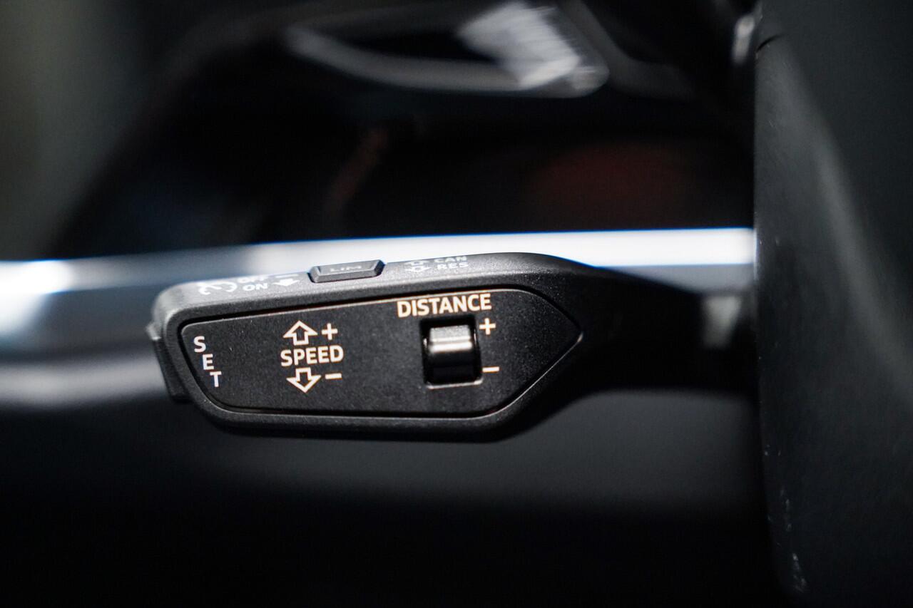 Audi Q3 45 TFSI e S-Line|Chronos grey|20 inch|Leder|Camera|Trekhaak