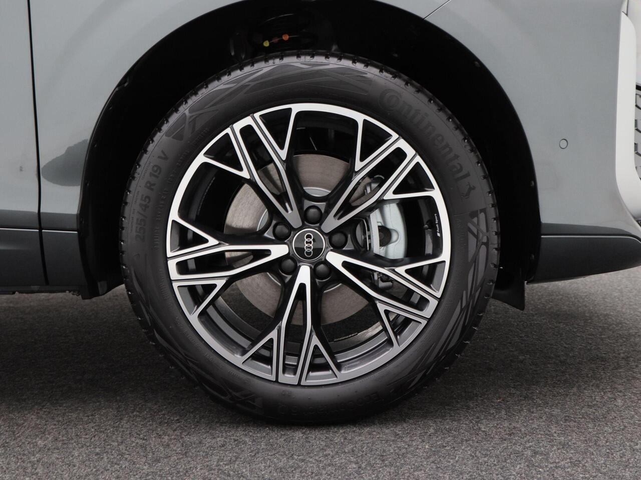 Audi Q3 e-hybrid | S edition | 272 PK | Privacyglas | 19 inch | Alcantara int. delen | Ledkoplampen Plus | Comfortsleutel |