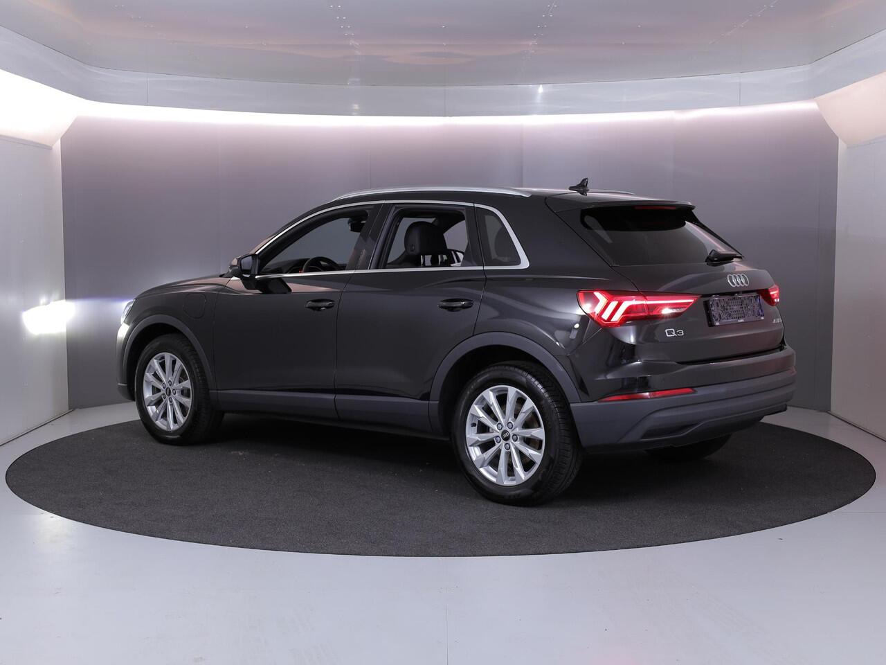 Audi Q3 45 TFSI e Business Edition 245 pk S-tronic | Navigatie | Parkeersensoren | Achteruitrijcamera | Adaptieve cruise control | Stoelverwarming | S-Line interieur |