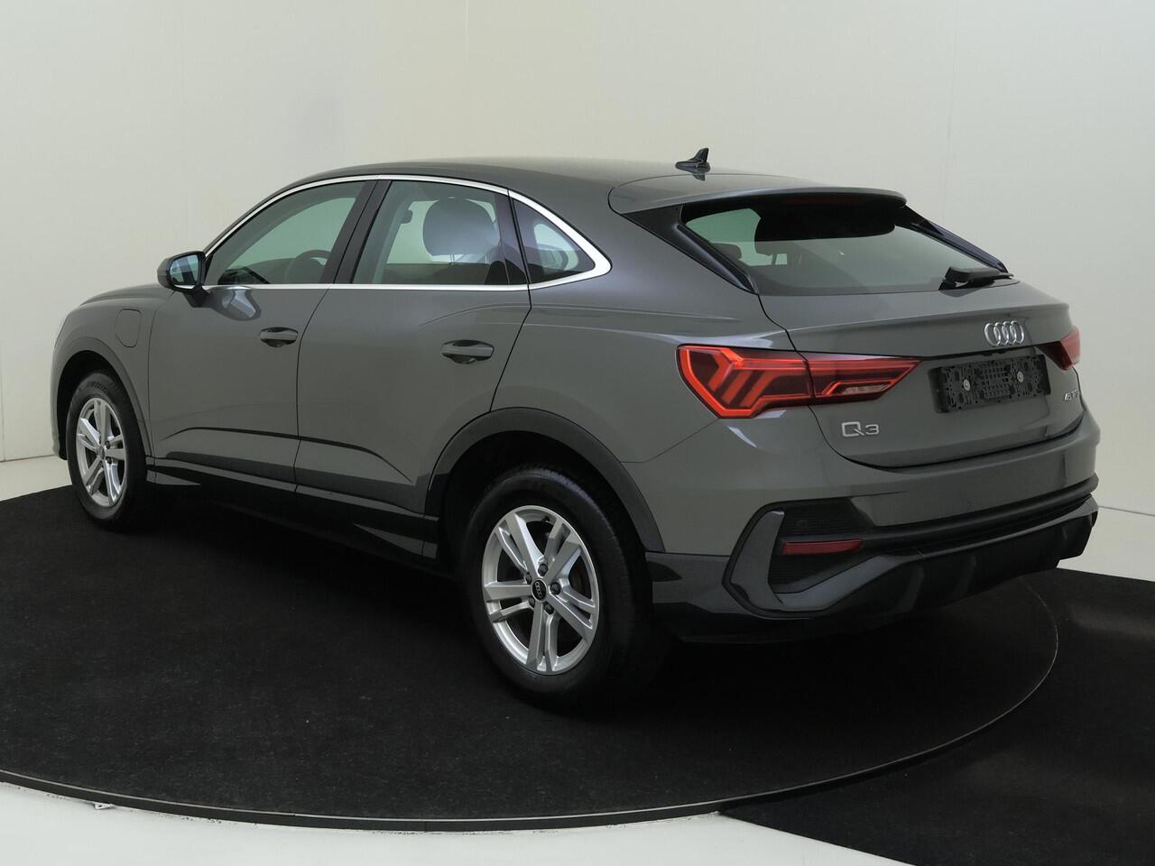 Audi Q3 Sportback 45 TFSI e Advanced Edition | Trekhaak | Stoelverwarming | Achteruitrijcamera | CarPlay | Adaptieve cruise control | Elektrische achterklep | Virtual cockpit |