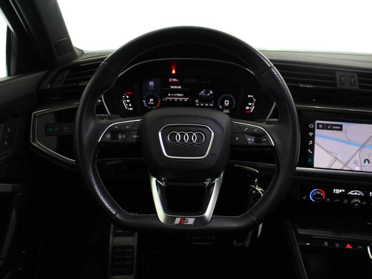 Audi Q3 35 TFSI S edition | Navi | Camera | Stoelverwarming |*