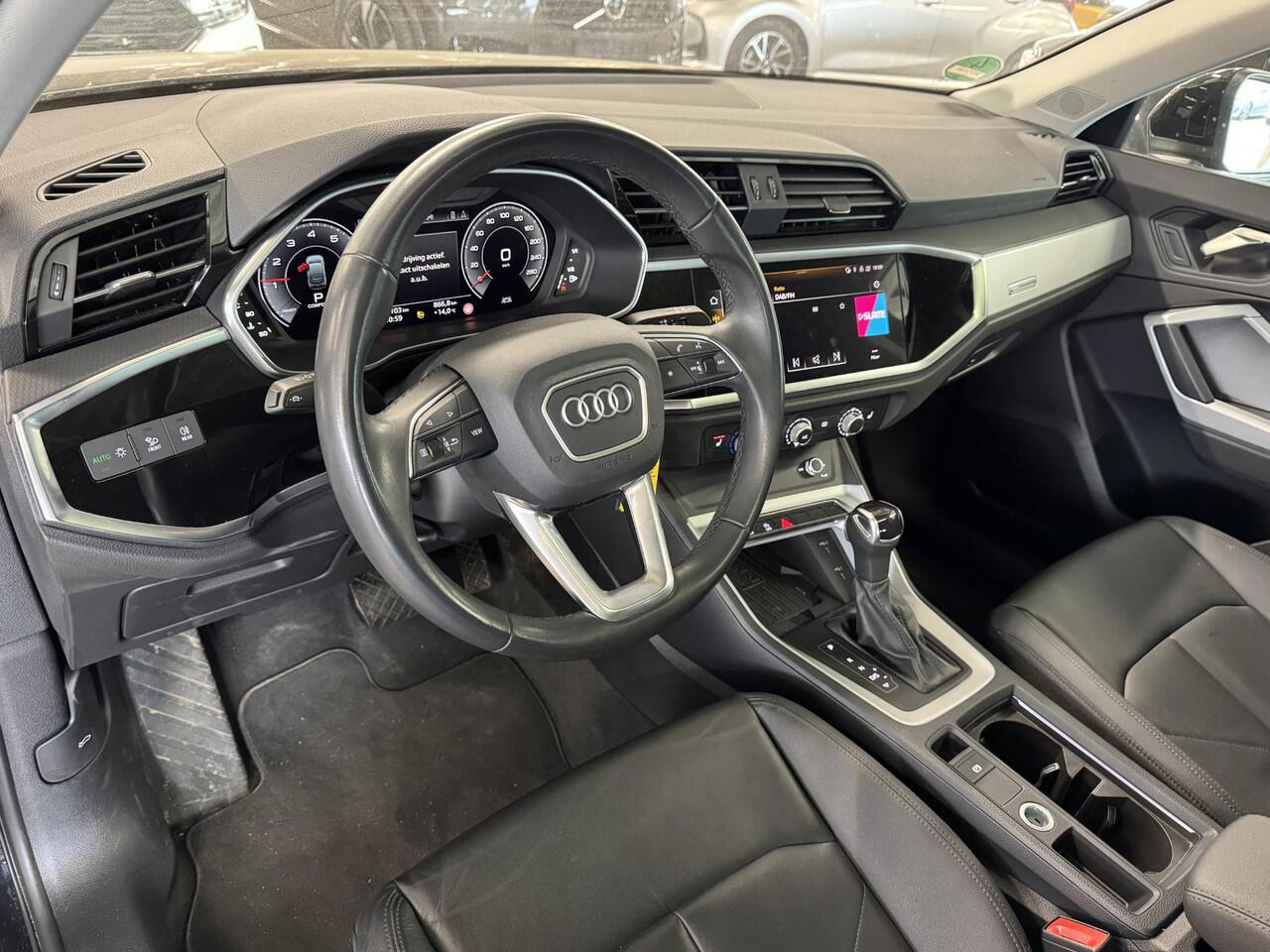 Audi Q3 Sportback 35 TFSI Automaat S Edition | ¤ 1.000 INRUILPREMIE | 19" Lichtmetalen Velgen | Climate Control | Panorama-schuifdak | Audi sound system | Navigatie| Audi virtual cockpit | Lederen Bekleding | S Line exterieur( Vestiging - Vianen Tel: 0347-371248
