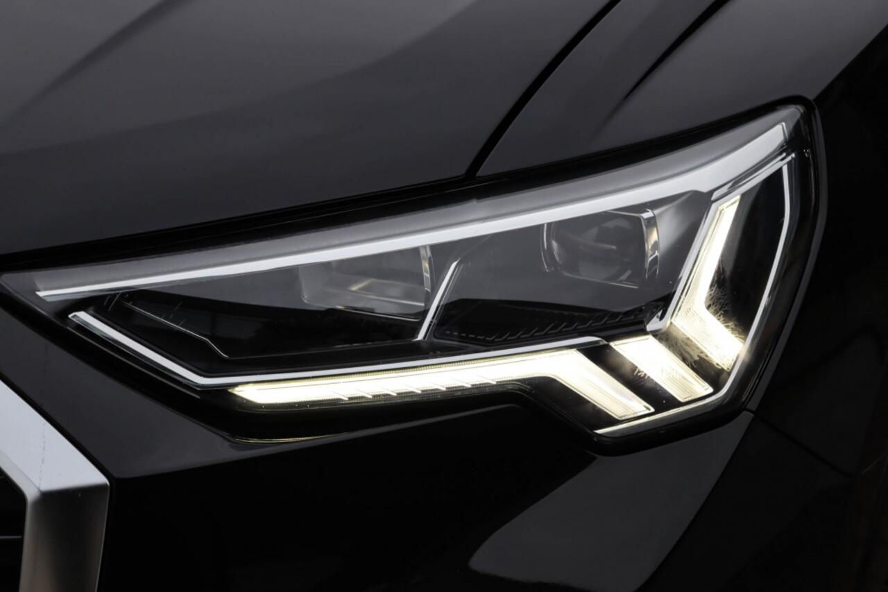 Audi Q3 45 TFSI e S line Virtual l Camera l Sportstoelen