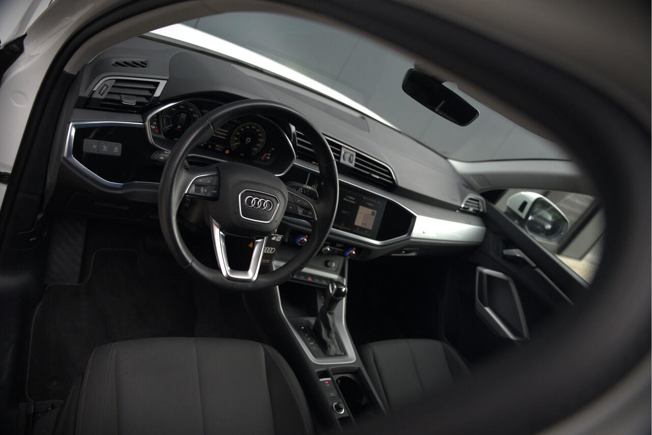 Audi Q3 45 TFSI e Advanced edition | Navigatie | Stoelverwarming | Parkeersensoren | Black Edition | Cruise Control | DAB | Navigatie | Automaat | Digital Dash | LED | Elektrische Achterklep | Dodehoekdetectie