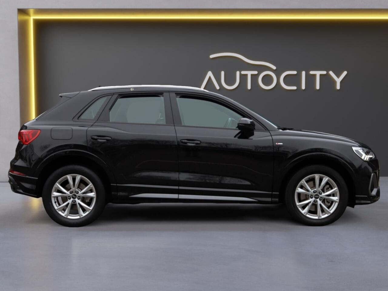 Audi Q3 45 TFSI e S line Virtual l Camera l Sportstoelen