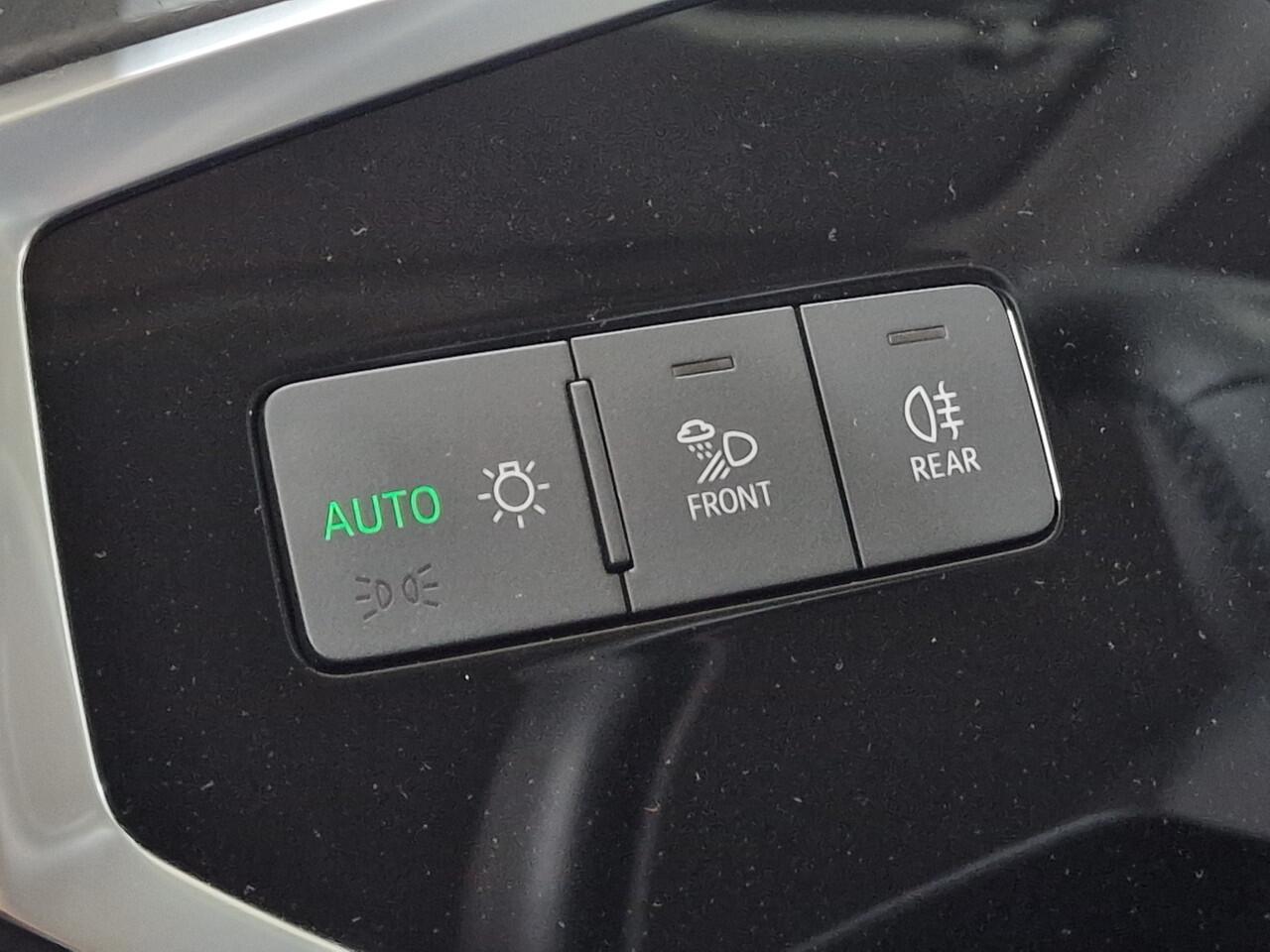 Audi Q3 35 TFSI 150pk S-Tronic S-Line | Camera | Leder/alcantara, Cruise control