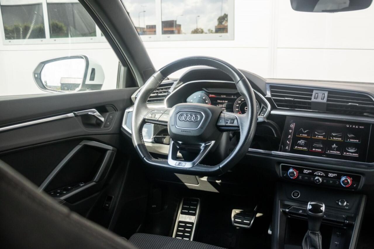 Audi Q3 35 TFSI, S-line, Black pakket
