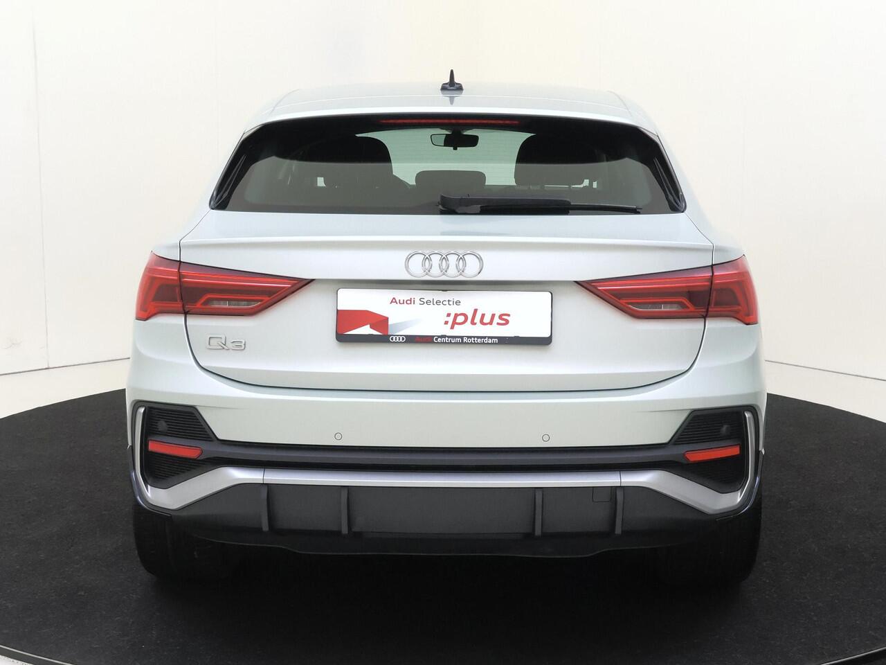 Audi Q3 Sportback 45 TFSI e S Edition | Keyless | Dodehoek detectie | Full LED verlichting | Navigatie Plus | CarPlay | Elektrische achterklep | Elektrisch inklapbare buitenspiegels |