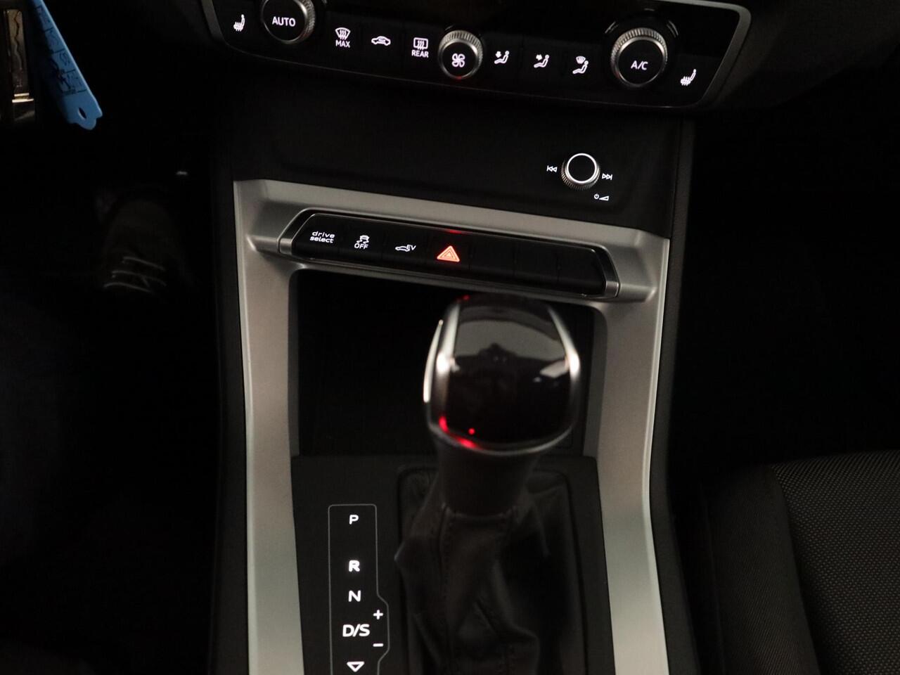 Audi Q3 45 TFSI e edition 245 pk S-tronic | SOH 95% | 20'' inch lichtmetaal | Parkeersensoren achter | Adaptieve cruise control | LED koplampen | Stoelverwarming |