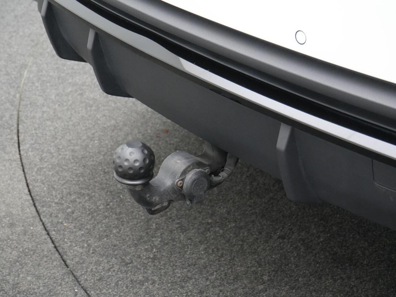 Audi Q3 Sportback 45 TFSI e 245 pk S-tronic S Edition / S-Line | Panoramadak | Trekhaak | Rondomzicht camera | Stuur-/stoelverwarming | Optiekpakket zwart plus | ACC | | Privacy glas | 19 inch