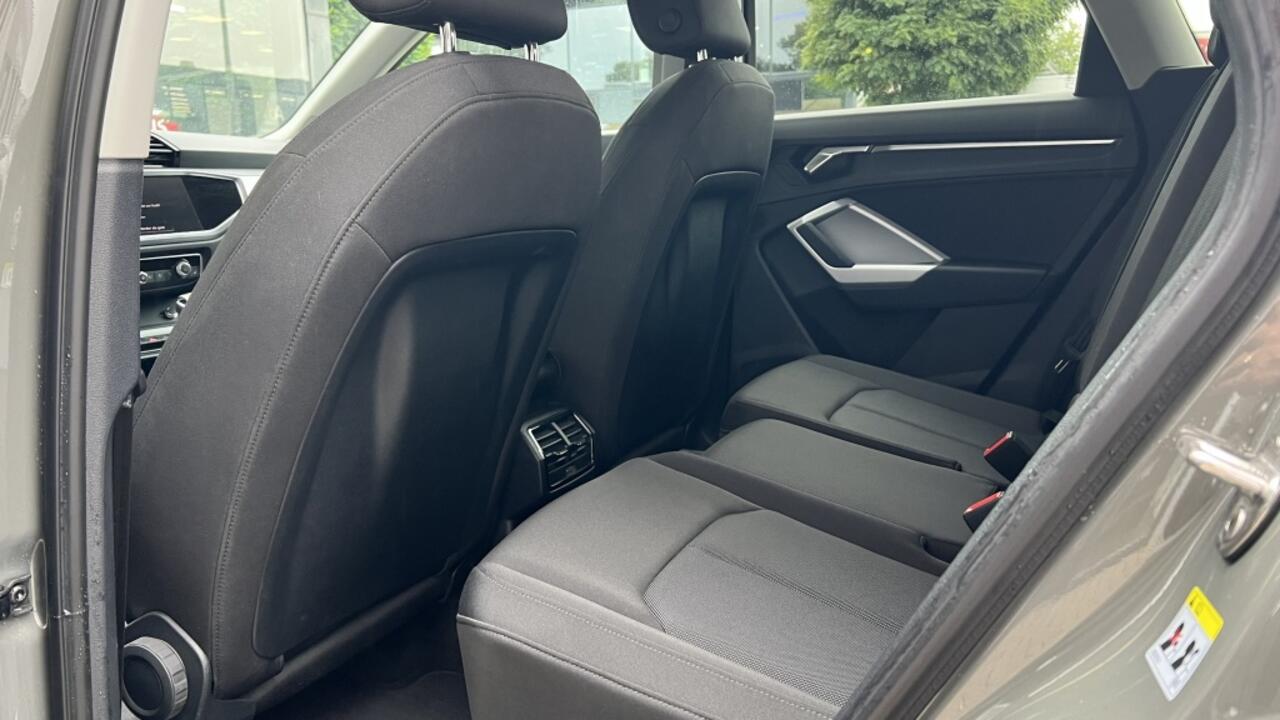 Audi Q3 45 TFSI e | Navigatie | Stoelverwarming