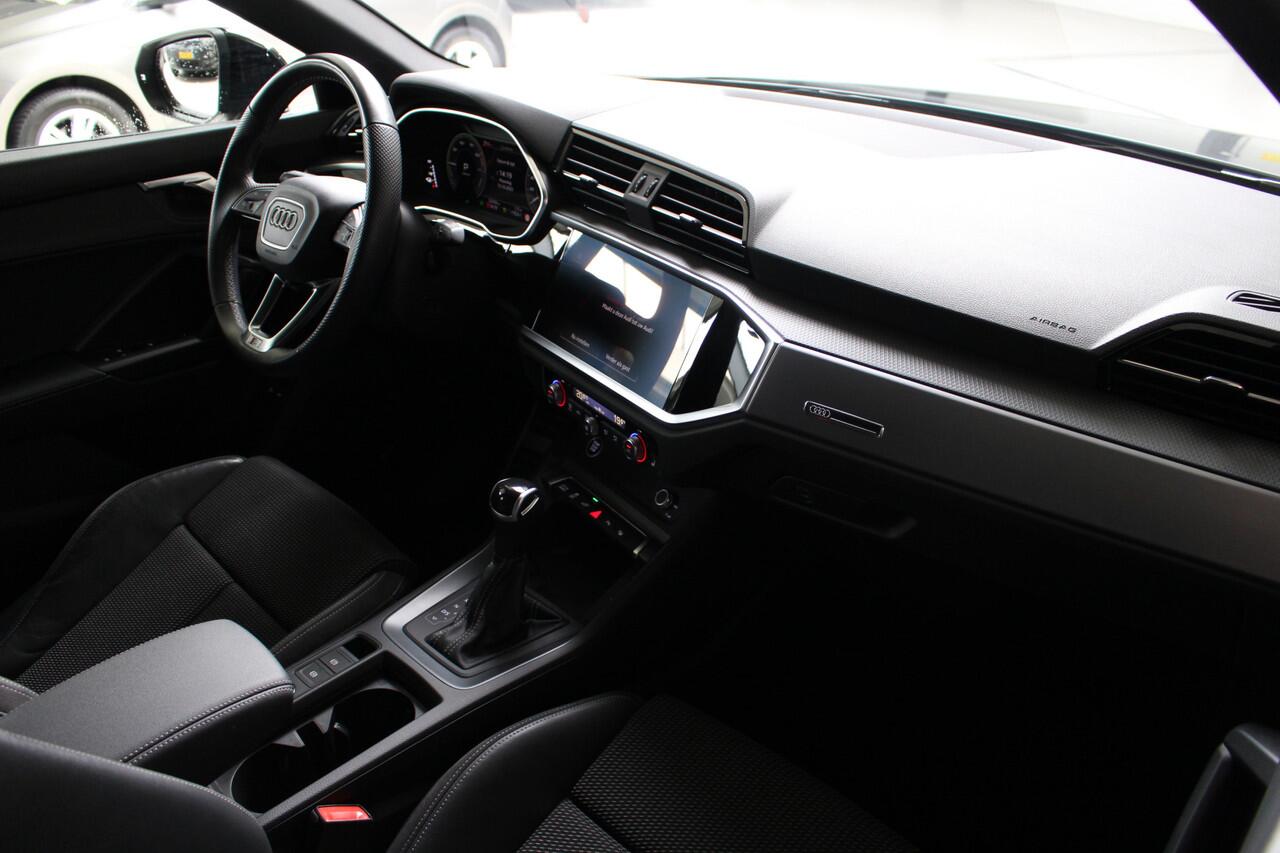 Audi Q3 45 TFSIe S-Line Blackstyle 245PK MMI Plus | Led koplampen | Led achterlichten | E. stoelverstelling