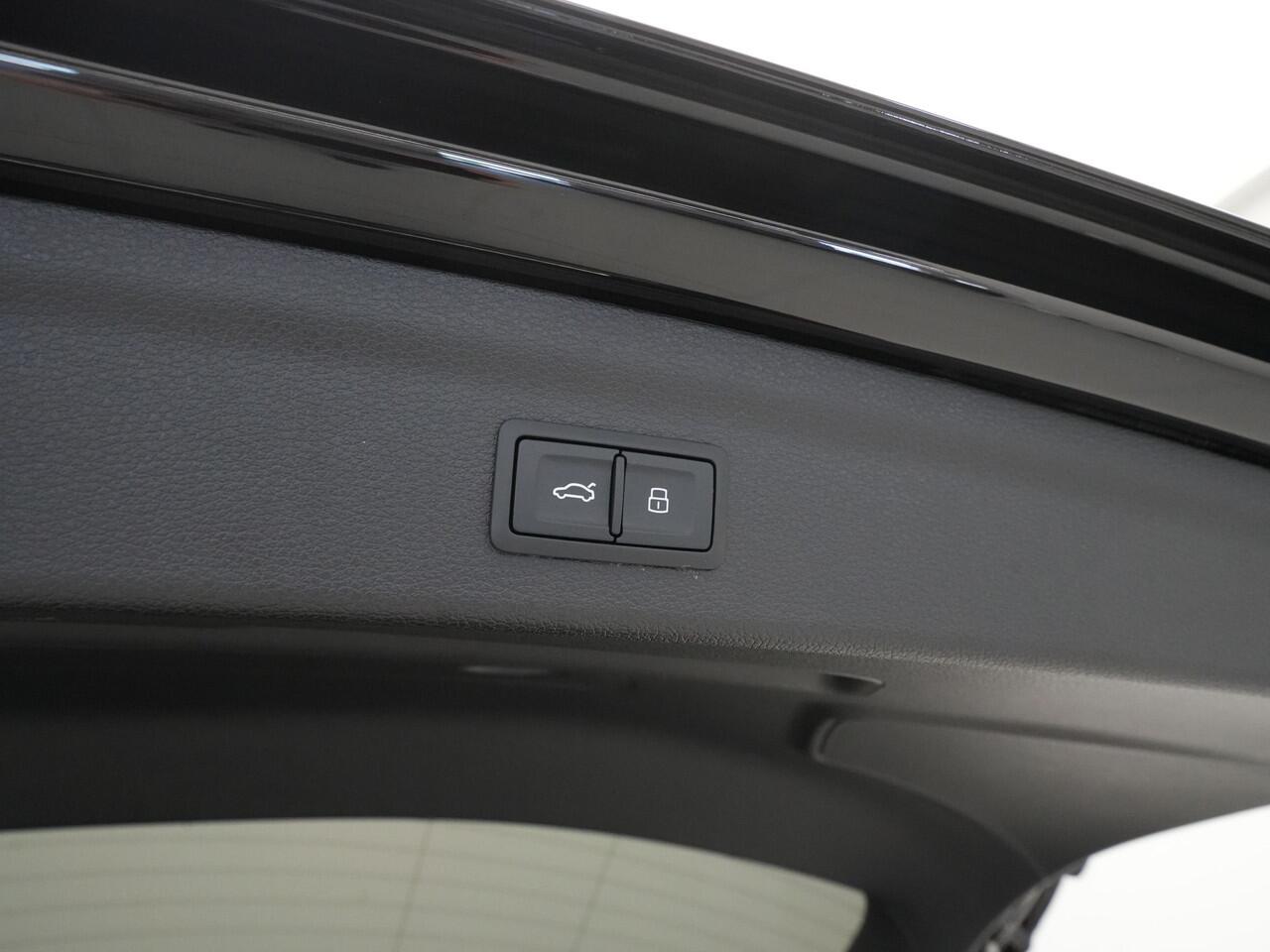 Audi Q3 45 TFSI e 245 pk S line edition Panoramadak Navigatie Parking plus Camera 70