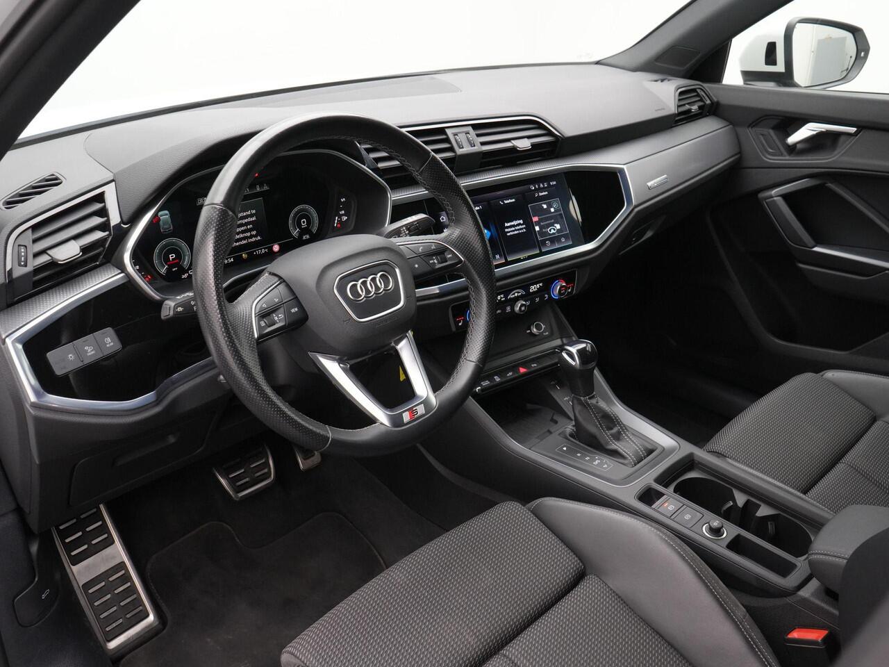 Audi Q3 45 TFSI e 245 pk S-tronic S edition | LED koplampen | Stoelverwarming | Sportstoelen | Parkeersensoren voor/achter | 20 inch