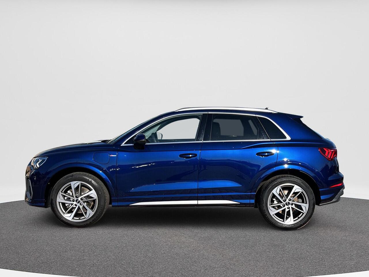 Audi Q3 45 TFSI e S edition | PHEV | Trekhaak | Elec. A-Klep | 19Inch | Leder-alcantara |