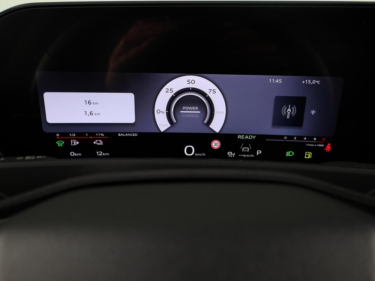 Audi Q3 Advanced edition e-hybrid 272 pk | Techniekpakket plus | Glazen panoramadak | Ambiente lichtpakket | Verwarmbaar stuurwiel |