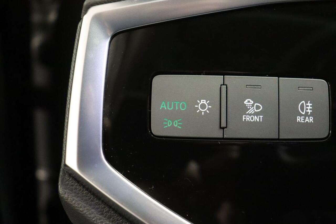 Audi Q3 Sportback 45 TFSI e 245 PK ACC Trekhaak Virtual Cockpit Sportstoelen Stoelverwarming 19 Inch