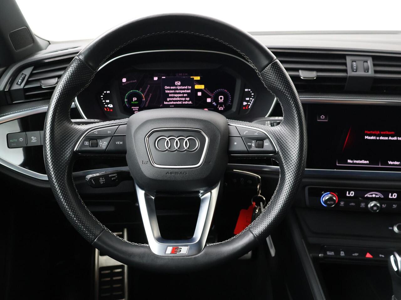 Audi Q3 Sportback 45 TFSI e S Edition | 245 PK | SoH 91% | Trekhaak | Adaptive cruise control | Navigatiesysteem | S line |