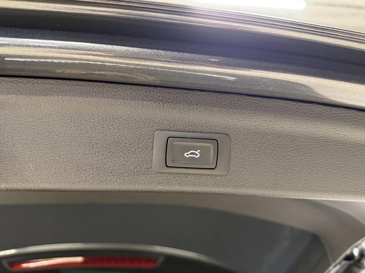 Audi Q3 45 TFSI e S edition | 1e Eigenaar | NAP | 2x S-line | Sfeerverlichting | Apple Carplay | Sportstoelen