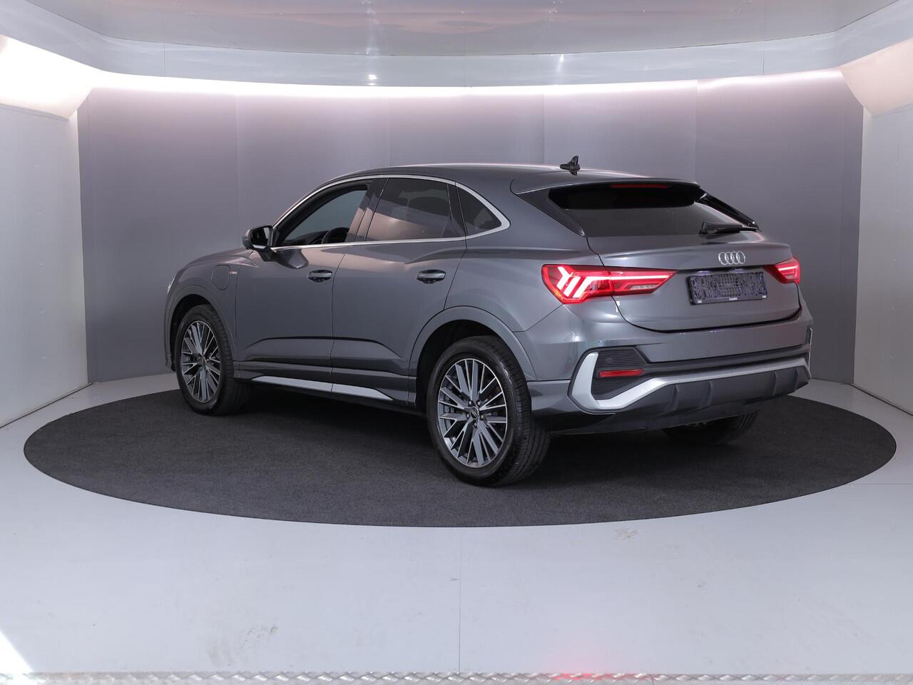 Audi Q3 Sportback 45 TFSI e S Edition 245pk | 87% SOH | Private lease vanaf ¤759,- | Elektrisch verstelbare voorstoelen | Parkeeercamera | Verwarmbare voorstoelen | Navigatie