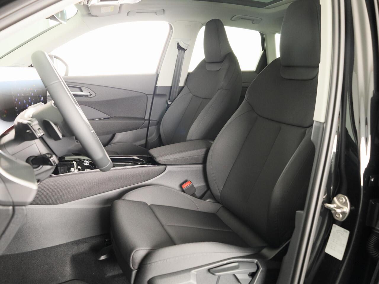 Audi Q3 Advanced edition e-hybrid 272 pk | Techniekpakket plus | Glazen panoramadak | Ambiente lichtpakket | Verwarmbaar stuurwiel |