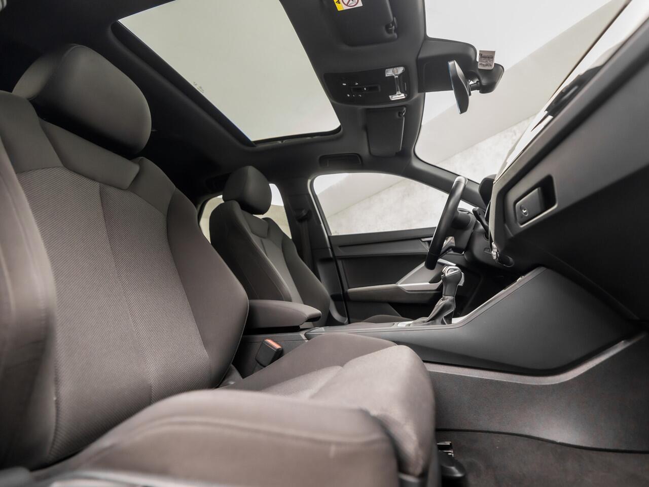 Audi Q3 Sportback 45 TFSI S-Line Sport 245Pk Automaat (SCHUIFDAK, APPLE CARPLAY, BANG&OLUFSEN, 360 CAMERA, ZWART HEMEL, ADAPTIVE CRUISE, STOELVERWARMING, KEYLESS, ELEK ACHTERKLEP, NIEUWSTAAT)