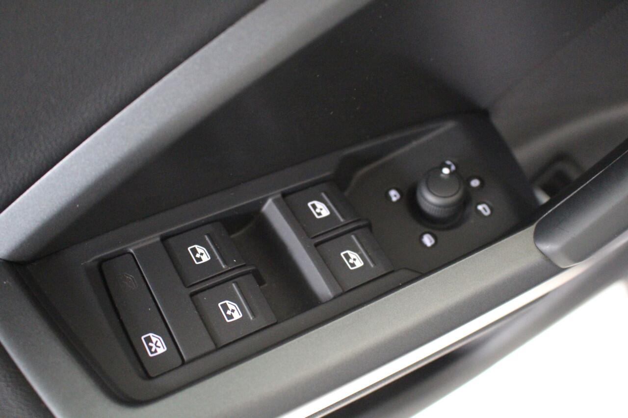 Audi Q3 45 TFSIe S-Line Blackstyle 245PK MMI Plus | Led koplampen | Led achterlichten | E. stoelverstelling