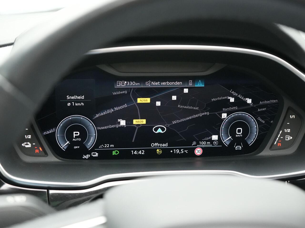 Audi Q3 45 TFSI e S Line Plug In Hybrid 245pk Dealer O.H PHEV | Trekhaak Af Fabriek | Panodak | Adaptive Cruise | Sportstoelen Verwarmd | Apple Carplay | Keyless | Navigatie | Virtual | DAB |