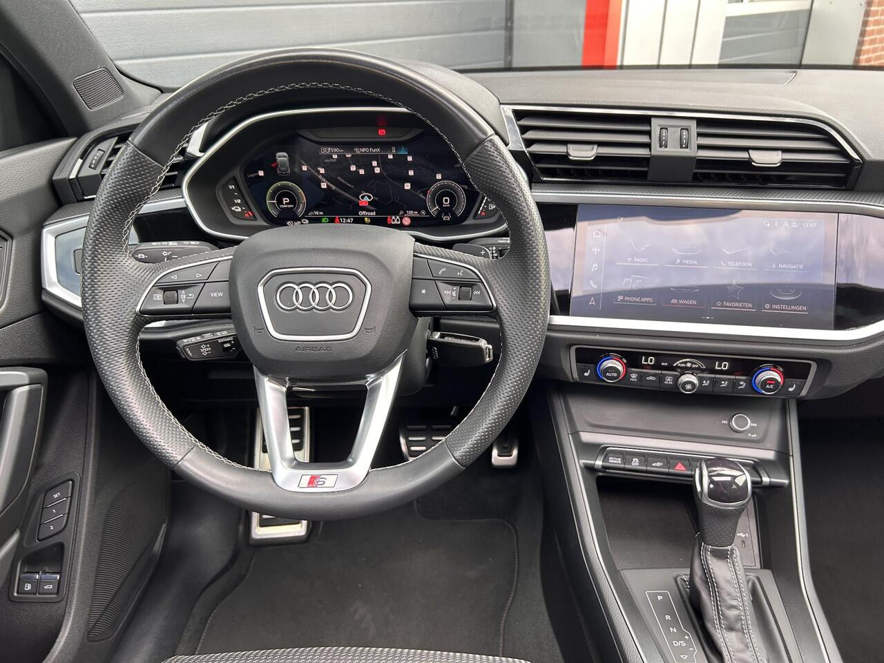 Audi Q3 45 TFSI e S edition | LED | Virtual | Memory | Pano | S Line |