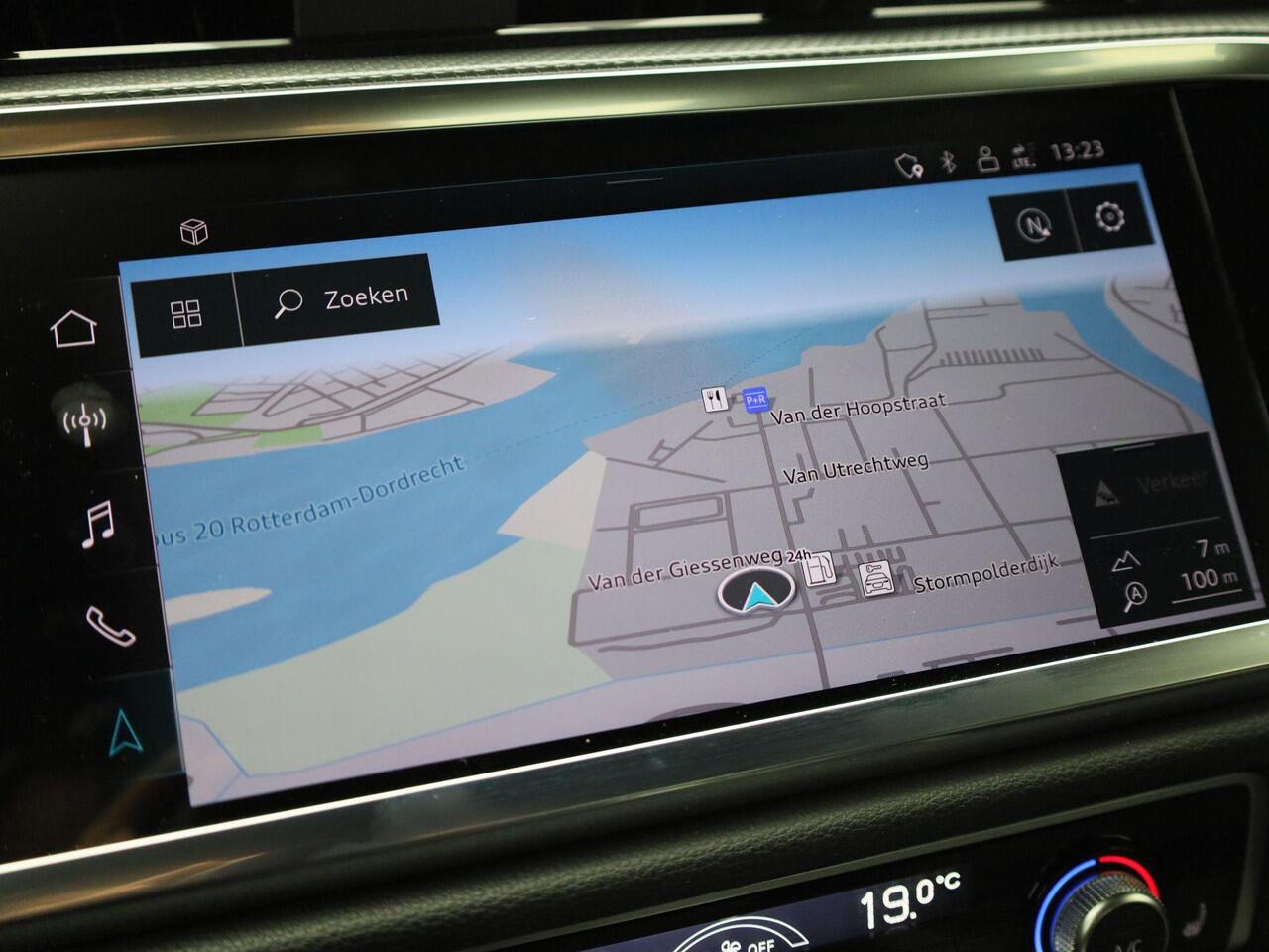 Audi Q3 40 TFSI 190pk quattro S Line · Apple/Android Car Play · Leder/stof · Camera + Parkeersensoren · Garantie tot januari 2028 of 100000