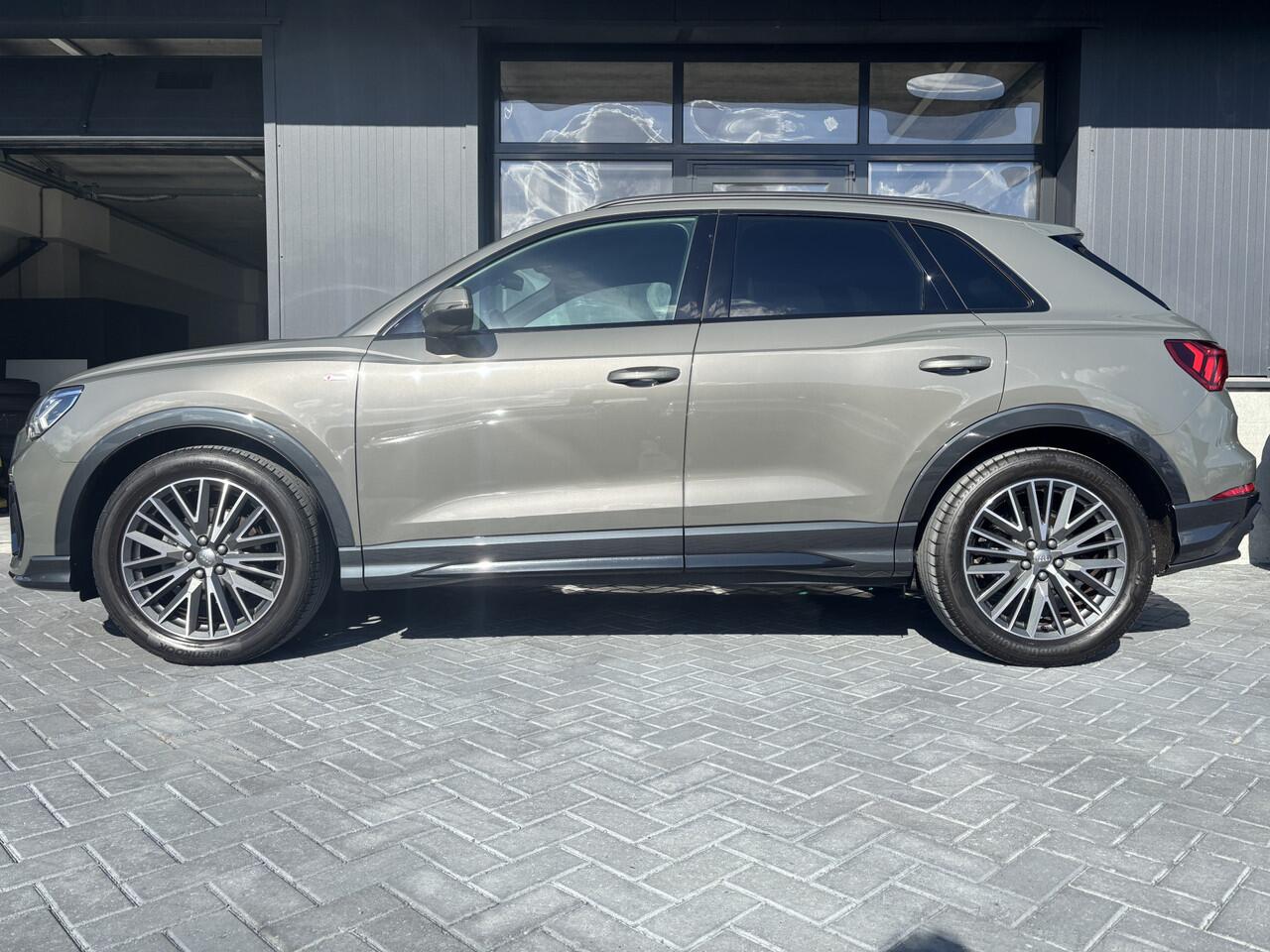 Audi Q3 35 TFSI S-line Black Leder Sfeer CarPlay