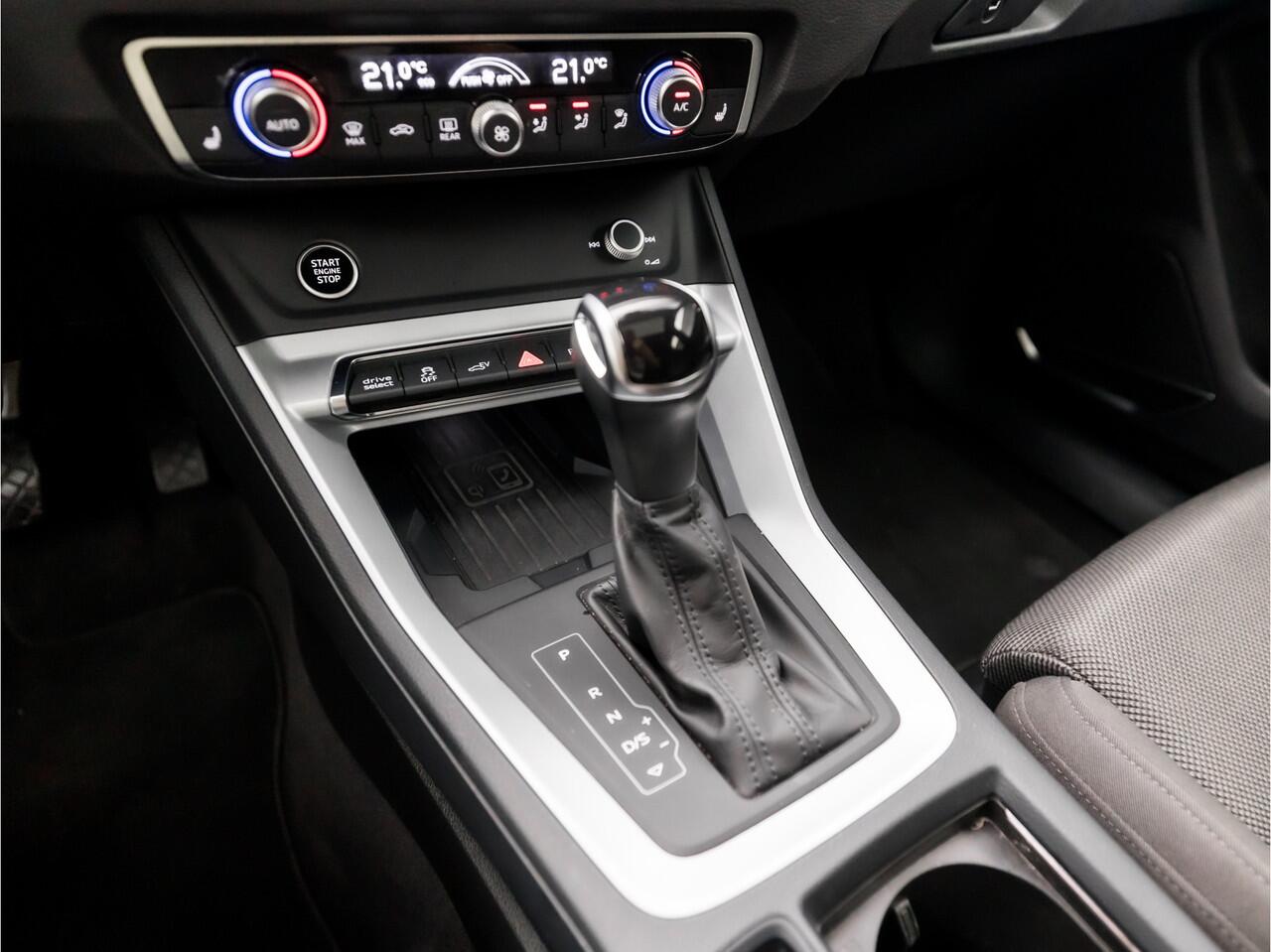 Audi Q3 Sportback 45 TFSI S-Line Sport 245Pk Automaat (SCHUIFDAK, APPLE CARPLAY, BANG&OLUFSEN, 360 CAMERA, ZWART HEMEL, ADAPTIVE CRUISE, STOELVERWARMING, KEYLESS, ELEK ACHTERKLEP, NIEUWSTAAT)