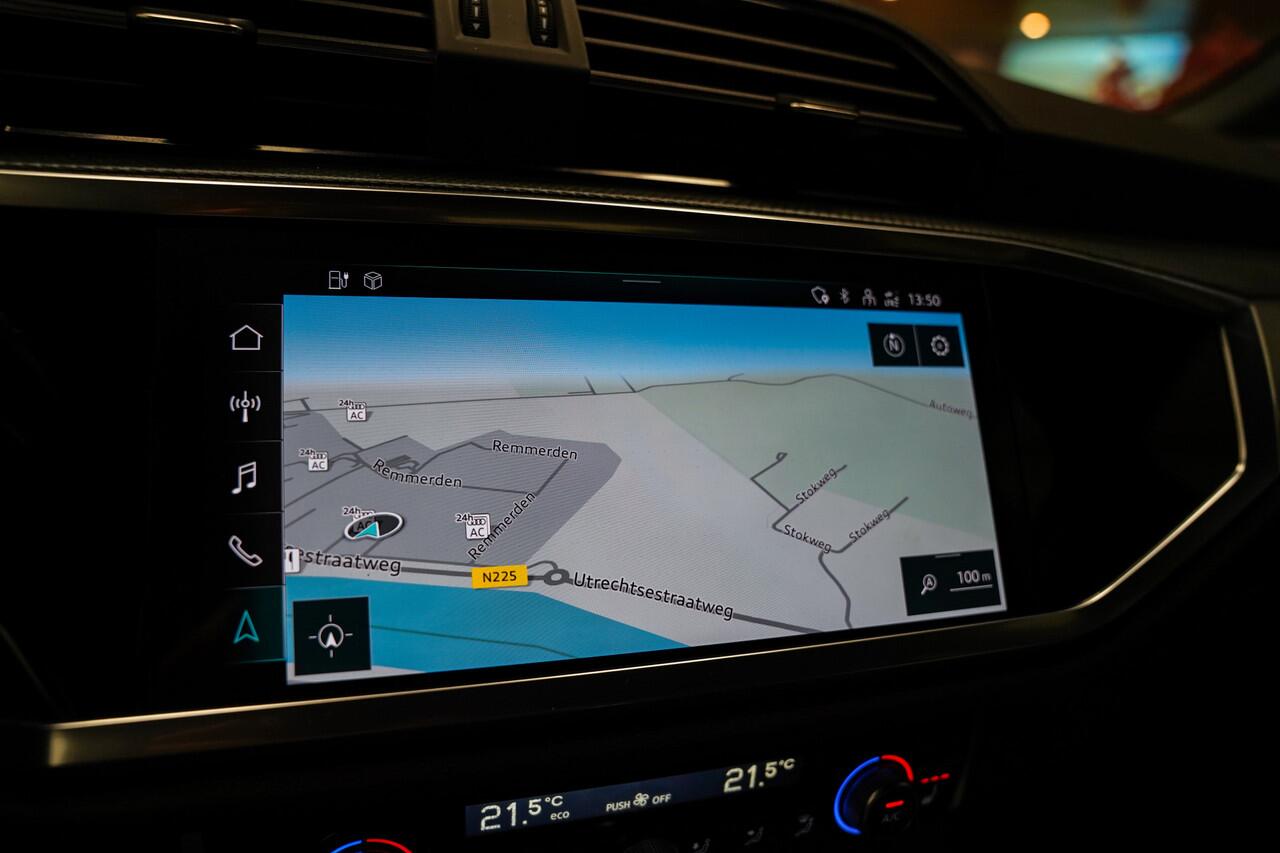 Audi Q3 45 TFSI e S-Line Black ed|20 inch|Camera|Acc|Apple