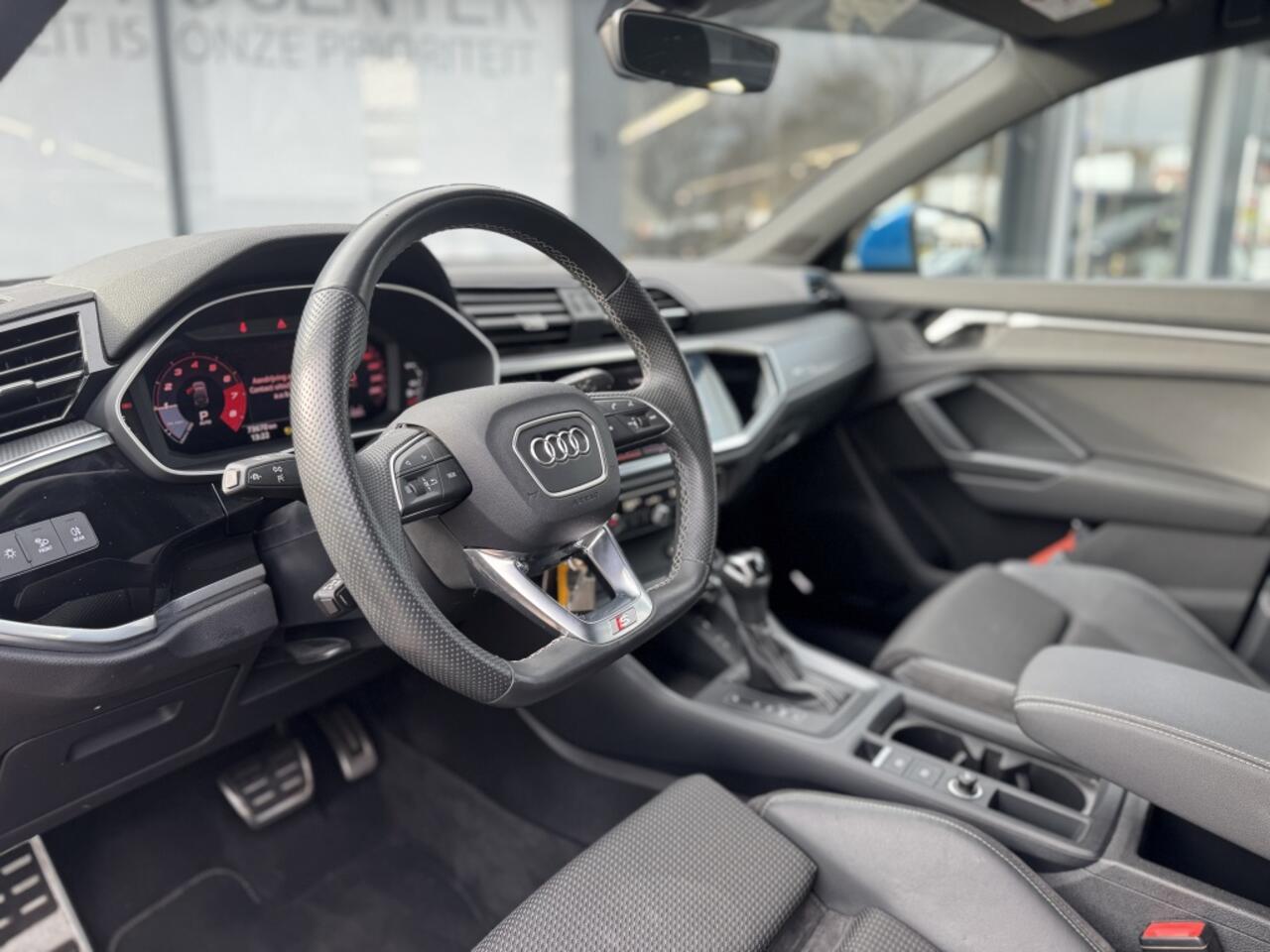 Audi Q3 35 TFSI S edition | B&O | Leder | Trekhaak