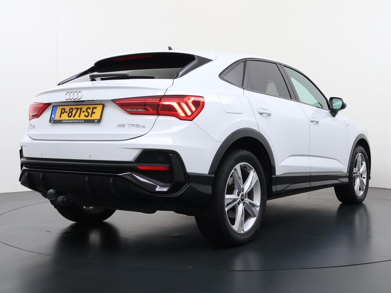 Audi Q3 Sportback 45 TFSI e S Edition VAN: ¤36.900,- VOOR: ¤31.877,- UW EINDEJAARSVOORDEEL: ¤5.023,- | PLUG IN HYBRIDE||2x S-LINE BINNEN + BUITEN| ADAPTIVE CRUISE| DODE HOEK | ELEK. TREKHAAK| DIG. DASH|