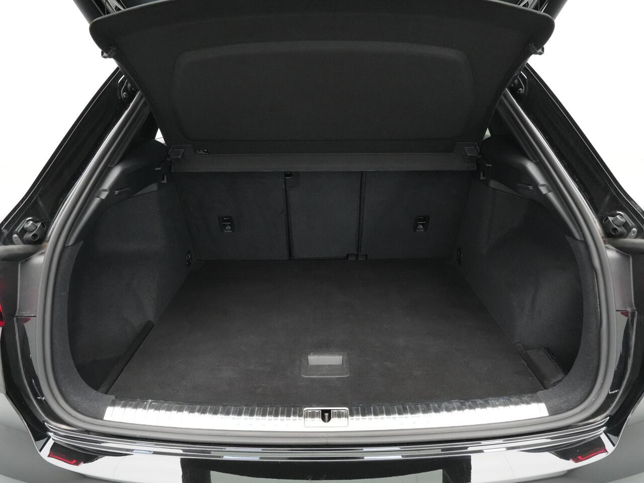 Audi Q3 35 TFSI 150pk advanced edition Navigatie Side Assist Stoelverwarming Sportstoelen 108