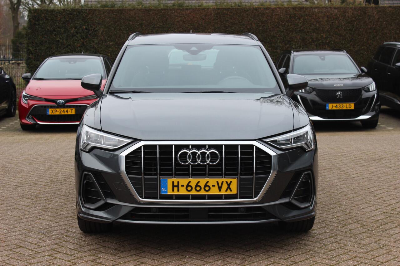 Audi Q3 35 TFSI Pro Line 3x S-Line / Navigatie / Half leder / 18'' / LED Koplampen / Parkeerhulp achter / Stoelverwarming / Cruise Control