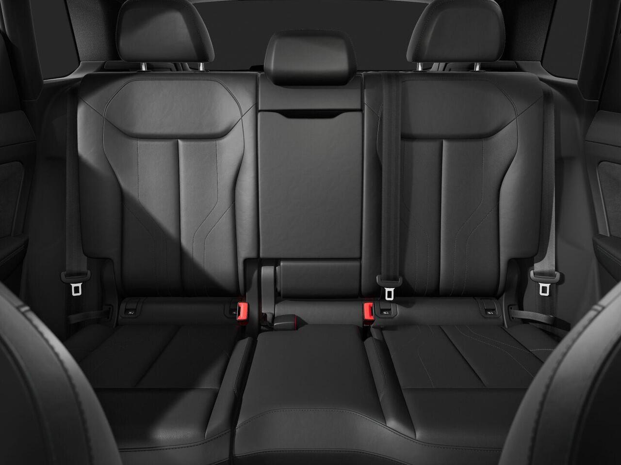 Audi Q3 S edition e-hybrid 272 pk | MMI experience pro | Glazen panoramadak | Techniekpakket pro | OLED achterlichten |