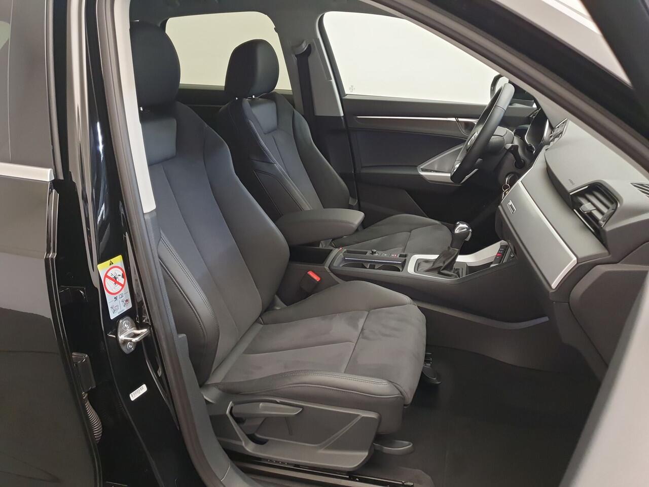 Audi Q3 35 TFSI 150pk S-Tronic S-Line Camera, Virtual cockpit, Leder/alcantara