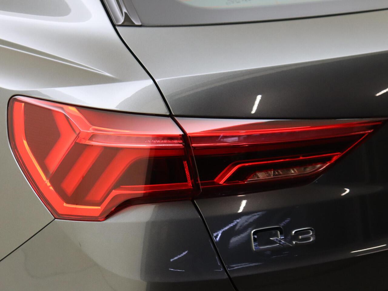 Audi Q3 45 TFSI e S edition | Parkeersensoren | Dodehoek detectie | Adaptieve cruise control | Stoelverwarming | CarPlay | Audi virtual cockpit plus |