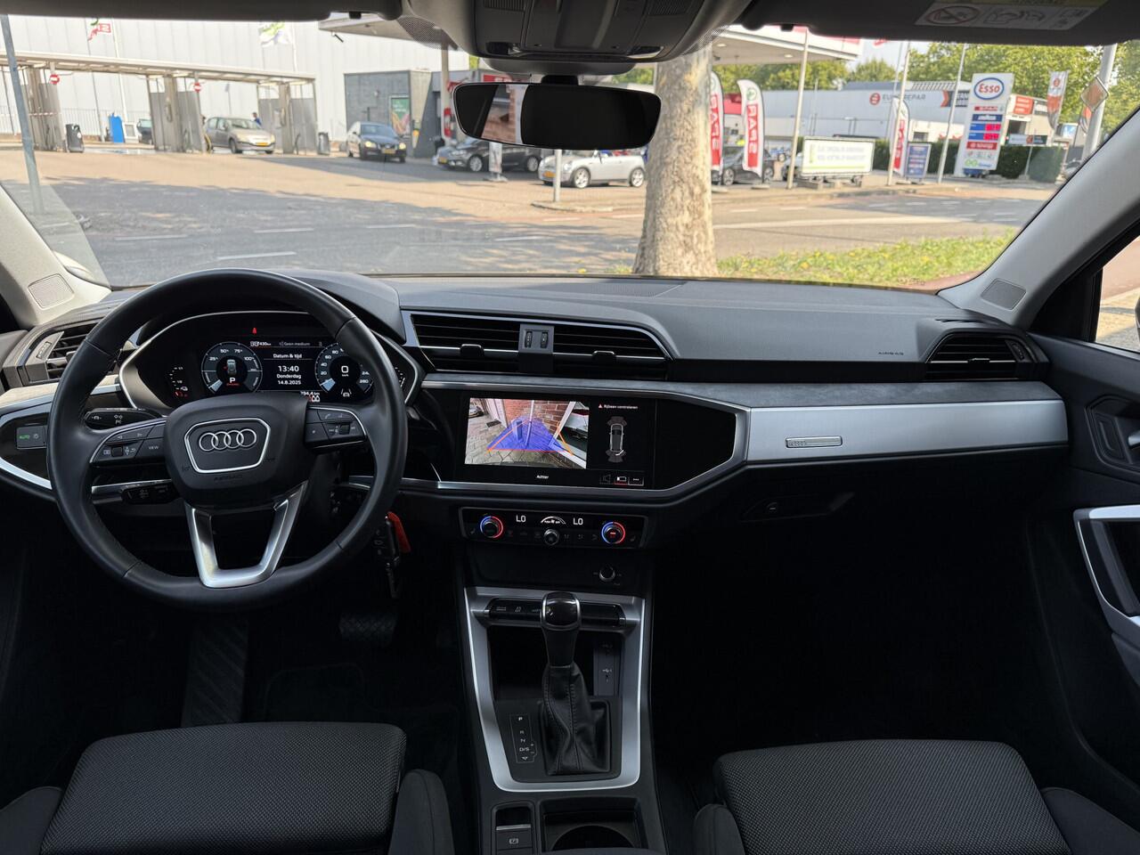 Audi Q3 E-TRON | | Apple Carplay/Android Auto | stoel verwarming | lichtmetalen wielen 20inch | nieuwe banden | trekhaak meerprijs 750.00 euro